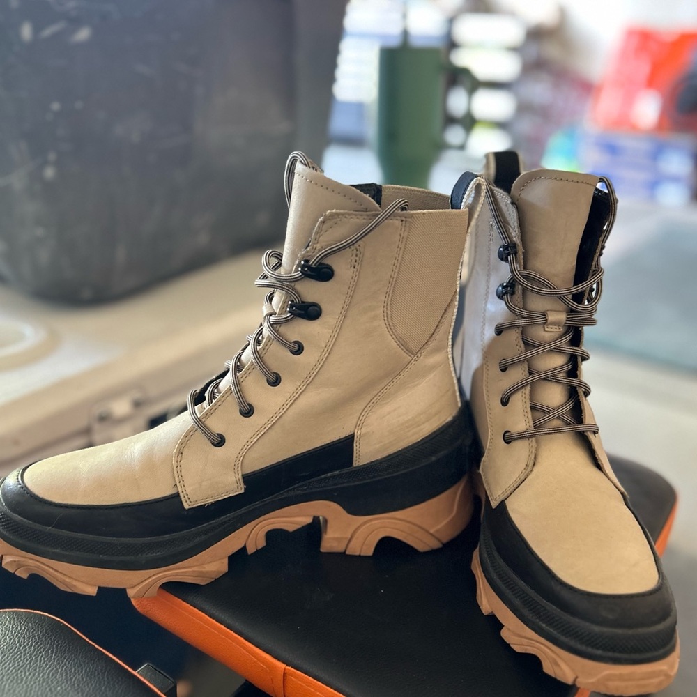 Sorel Brex Lace up Boots Women’s size 10